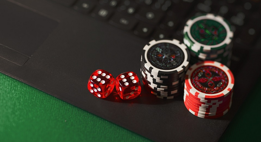 Four Challenges With Online Live Poker Beginners Need to Deal With